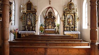 Kath. Spitalkirche Maria Geburt von innen