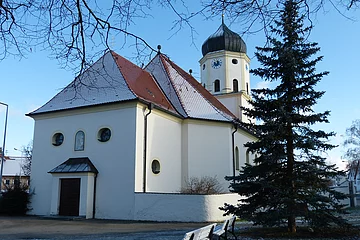 Katholische Filialkirche St. Alba mit Schneedach