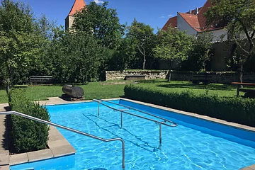 Die Kneippanlage in Wemding an einem sonnigen Tag