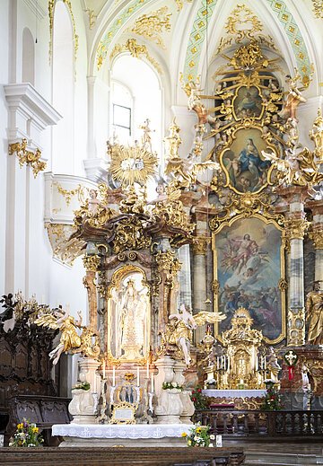 Altar der Wallfahrtsbasilika Maria Brünnlein in Wemding.