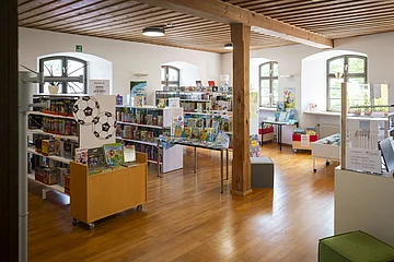 Einblick in den Kinderraum der Stadtbücherei.