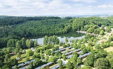 Waldsee Wemding Luftansicht vom Campingplatz und Waldsee in Wemding.