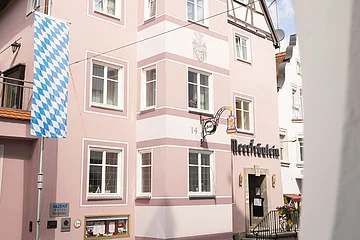 AKZENT Hotel Meerfräulein in Wemding von außen.