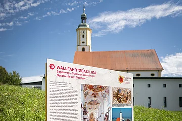 Informationstafel zum TOP-Wanderweg "Sagenweg" an der Wallfahrt.
