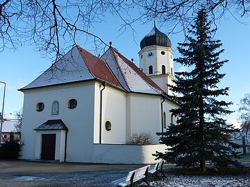 Katholische Filialkirche St. Alba mit Schneedach