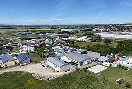 Luftansicht des Gewerbegebiets am Stadelmüllerweg in Wemding