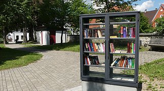 Bücherschrank am Stadtgraben