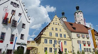 Marktplatz Wemding mit Rathaus