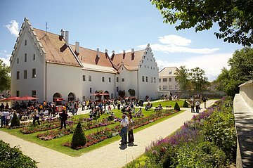 Schloss mit Schlossgarten Rain